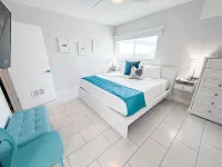 Steps to Sand/2 King Bedrooms/Free Laundry in Unit - Wifi