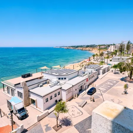 Beautiful Dean Apartment with a Stunning Ocean View and Garage
