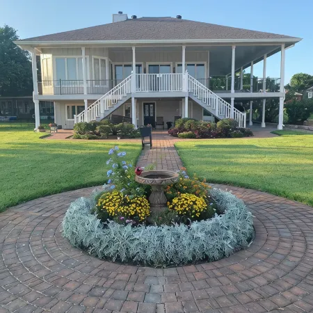 Spacious 4-BR, 3-bath, Lake Conroe waterfront home, Tri toon rental available.