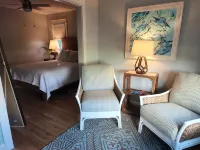 9 MINUTE WALK TO THE BEACH; BEAUTIFULLY DECORATED; GREAT SIDE-STREET LOCATION - โฮมสเตย์