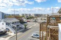 Newly Renovated Condo! Ocean View, Steps to beach, pool, private balcony,A/C