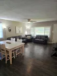 Modern 3BD/2BA near U of I with a large master suite! - 3 ดาว