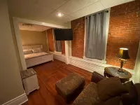 Old Town Loft w Hanging Master Bed -  Ferienwohnungen