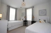 Fully Renovated 3 Bedroom 2 Bath  Apartment 1.5 Blocks from the Beach - 4-Star