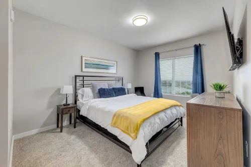 Plush 2Br Cal King Suite Close to Everything