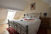 Recently renovated 2 bedroom annexe with open plan living room and kitchen.