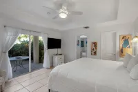 Coral Gardens: Beautiful Oceanfront Beach-Level, 2-Bedroom Condo Grace Bay Beach - 4-Star