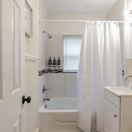 Comfy and Clean 1 Bedroom Flat in Trendy Midtown