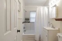 Comfy and Clean 1 Bedroom Flat in Trendy Midtown