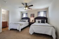 20% OFF Updated 3BR 2.5BTH Townhome - Pet-friendly - Fast WiFi-Driveaway Parking - Wifi