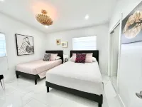 MIAMI LUX HOUSE / Pool / Lounge / Bar - Homestays