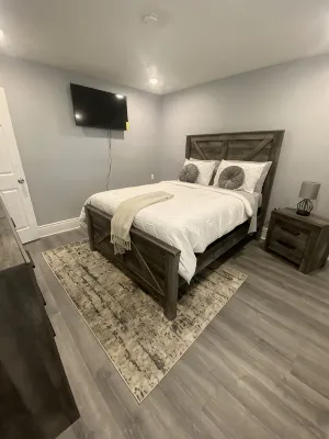 Cozy Home, fully fenced  with huge back yard - 2-نجوم