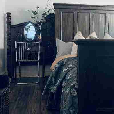 Warm & Cozy Garden suite - YVR with Free parking Rooms