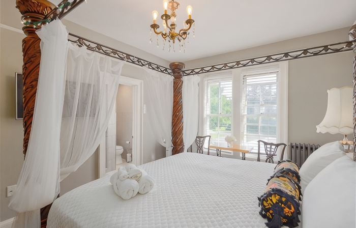 Room 1 at The Warwick Inn – Cozy Elegance in the Heart of Town