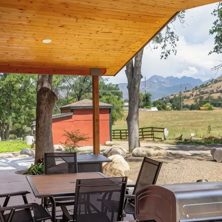 Magnificent view 2-bedroom house in charming Three Rivers with AC, WiFi