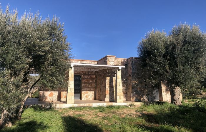 SAN GREGORIO VILLA WITH SECULAR OLIVE GROVE, GARDEN AND PORCH