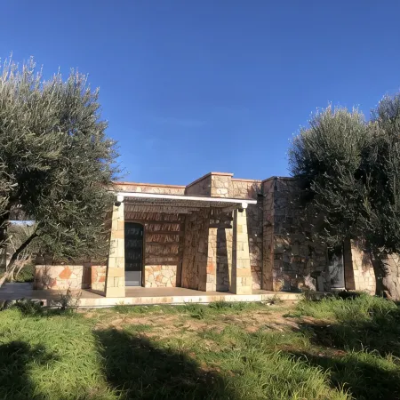SAN GREGORIO VILLA WITH SECULAR OLIVE GROVE, GARDEN AND PORCH