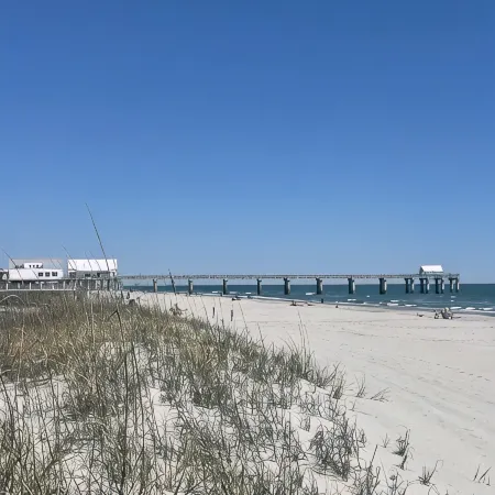 Charming 2-bedroom cottage near downtown Surfside Beach. Quick walk to the beach