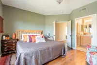 Luxe family home w/ 116 inch theatre, near beach w/ private yard & EV chargers - Luxury