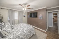 Right At Home-Midland Clermont House w/ Pool and Billiards - Bungalows