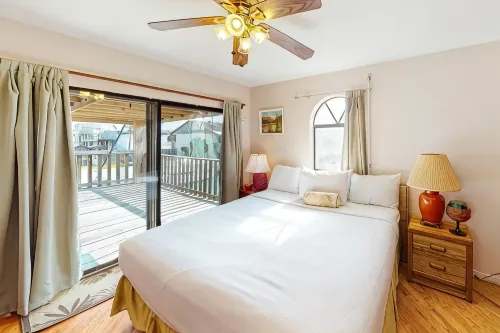 Channel-Front Port Isabel Family Home. Gulf/Bay Fishing and Close to SPI Beach! - Wifi