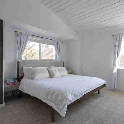 Ideal Montauk retreat with pool and hottub Rooms