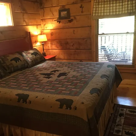 BARE FEET CABIN A Cozy Romantic Getaway Free WiFi/Hottub/Jetted tub/Fireplace
