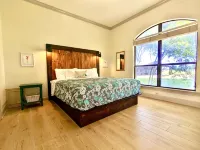Waterfront Luxury Home on 5 Acres. Sleeps 22. Beds: 5 king, 4 queen, 4 twin XL - 4-Star