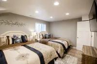 Vacation Bliss! Skier's Dream! Covered Hot Tub/Spa, Fire Pit, Mountain Views. - Bathtub