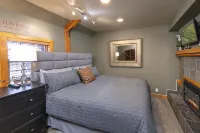 WALK EVERYWHERE!  4 BEDROOMS +BONUS RM & QUAINT BACKYARD - Boutique