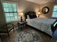 Blade Bay - Beautiful Remodeled cabin, close to everything, pet friendly!