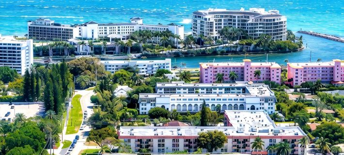 Waterfront Oasis 2BR/2BA with Pool, Gym, Balcony & Parking Ξενοδοχεία στην πόλη Boca Raton