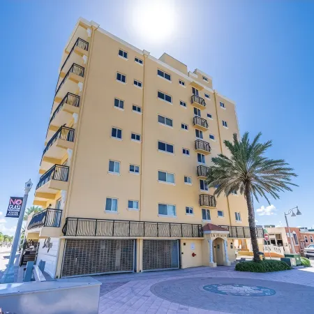 Beautiful and Private Oceanfront Condo
