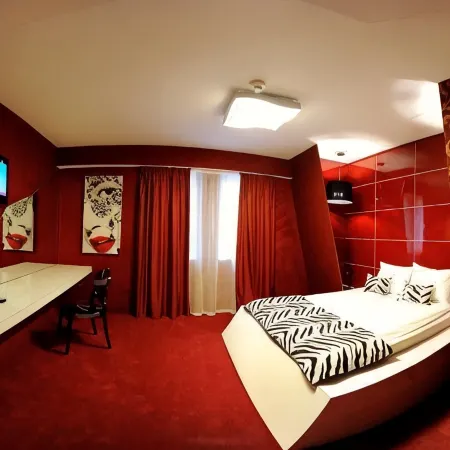 Plaza V Hotel