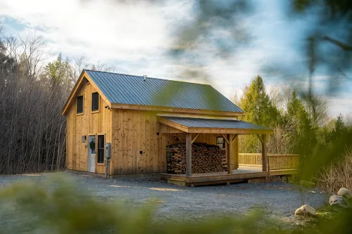 Newly built Vermont secluded cabin retreat with AC and brand new Hot Tub!!! - Alphydda
