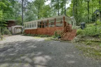 Cozy Country Cottage Just Minutes to Lake Chatuge and 15 Miles from Helen - 4성급