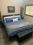 Secluded Peaceful Chalet 1 Bdrm King Suite AC, Private Laundry Room - Wi-Fi