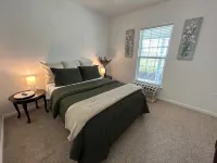 Beautiful family-sized retreat near Troy University. Large Porch & Cozy Patio! - 3-Star