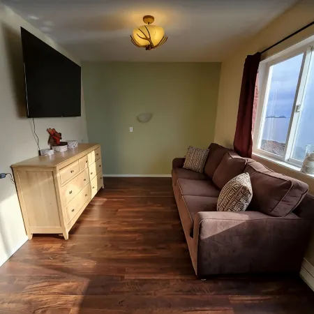 {Forget-Me-Not Inn} Alaskan Waterfront Vacation Rental (Eagle Suite)