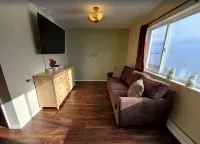 {Forget-Me-Not Inn} Alaskan Waterfront Vacation Rental (Eagle Suite) - Wifi