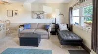 Cozy Condo with Views of Mt Kineo - Homestays