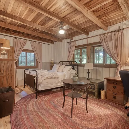 Rustic Historical Cabin Near Wineries & Gold Mines