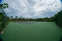 SANDY TUNDRA TOWNHOUSE, WATER-VIEWS, BOAT SLIP, PRIVATE BEACH, CLUB ACCESS - Pools