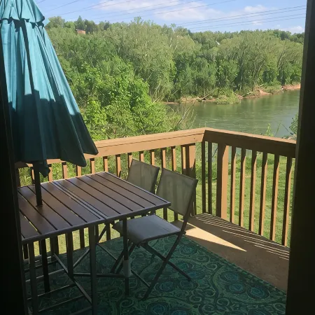 Cozy Lake Front Condo