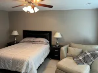 Safe & Spacious 3BR/3BA family and pet friendly home near TBK sports complex - 3 ดาว
