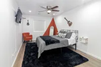 Music themed home, PacMan Arcade, Sleeps 9, BBQ, Fire Pit, Wi-Fi - Wi-Fi