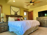 Cozy Home steps from Town Center, with a Stunning View of the Mountains! - 4つ星