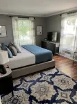 2 Bedroom Apartment Walking distance to downtown Lake Geneva - 4-Star