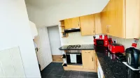 Luxury 2 Bedroom Entire Flat - Self Check in & Check Out - Apartments