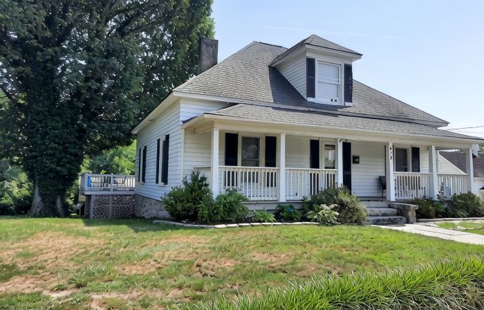120 year old home located in the heart of Mayberry and the Yadkin Wine Valley